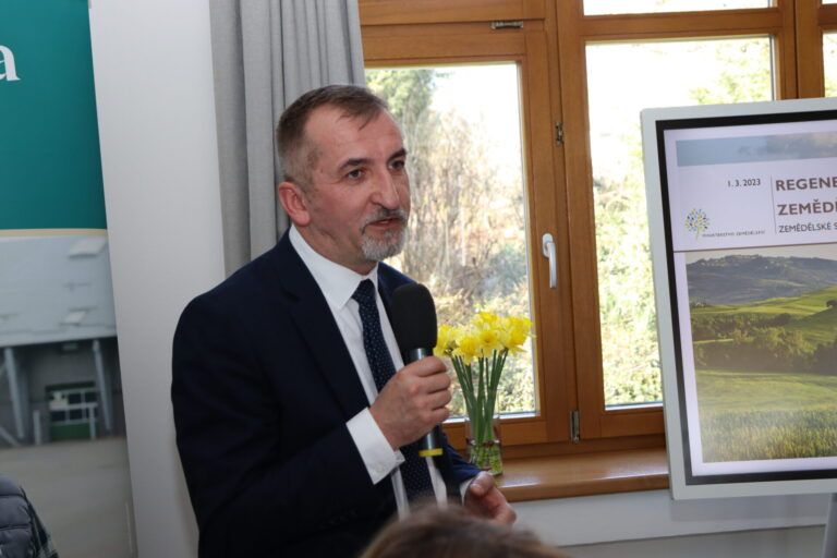 náměstek ministra zemědělství Miroslav Skřivánek informoval o pohledu na regenerativní zemědělství