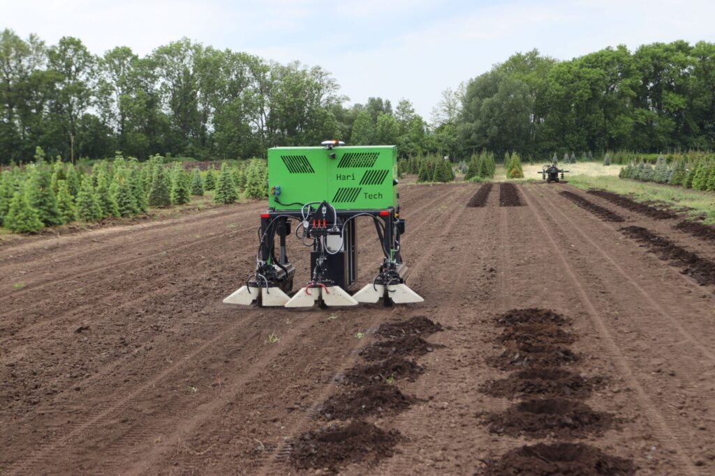 robot - postřikovač, ve školce