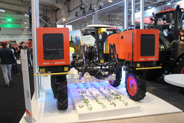 Kubota Robot 01b