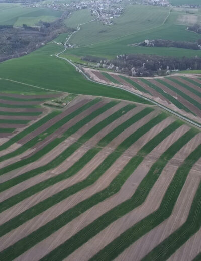 Pásové obhospodařování půdy na lokalitě Na Výšině u Bílovce. Snímek byl pořízen pomocí dronu Trinity F90 z výšky 120 m Foto archiv