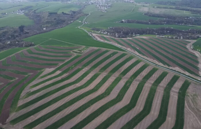 Pásové obhospodařování půdy na lokalitě Na Výšině u Bílovce. Snímek byl pořízen pomocí dronu Trinity F90 z výšky 120 m Foto archiv