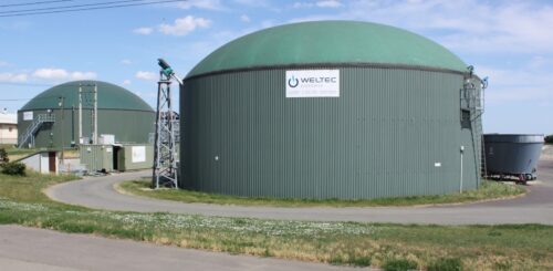 Kogenerační výroba energie v bioplynové stanici je v synergii s rozvinutou zemědělskou výrobou. Foto Jiří Trnavský